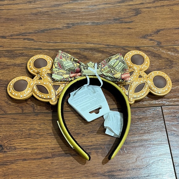 Loungefly Accessories - Mickey Mouse Epcot Germany Loungefly Pretzel Ears Headband